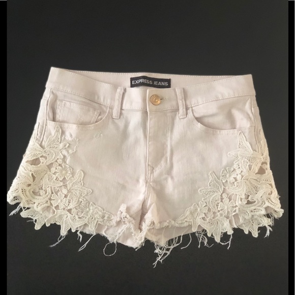 Express Cream shorts - Picture 1 of 3